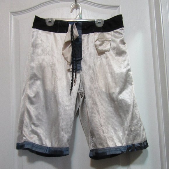 Bundle 2 for $24.00 Mens small Ocean Earth shorts - Picture 5 of 10